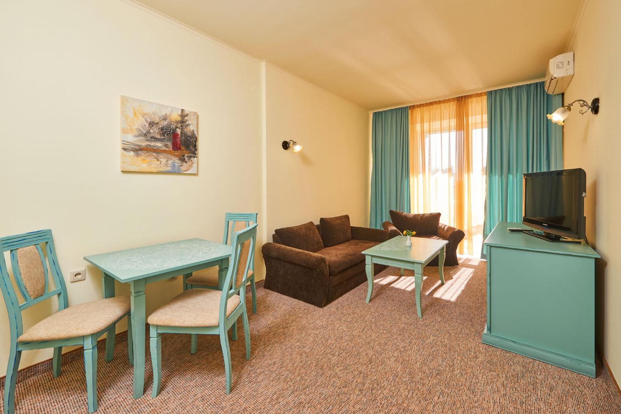 Festa Pomorie Resort Exteriör bild